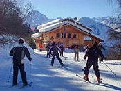Chalets aan de piste bedrijfsuitje skiën